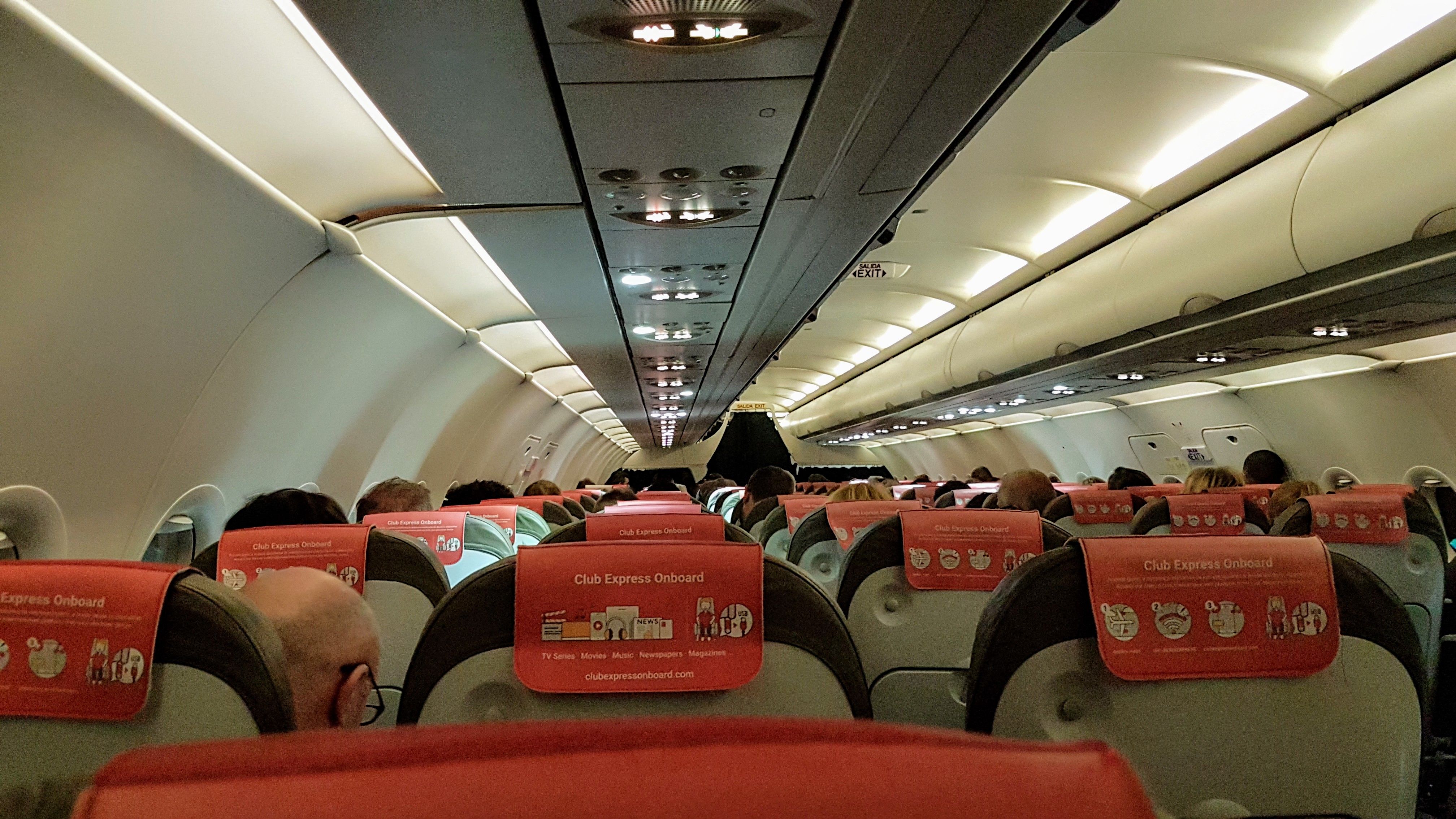  Interior of Airplane with Passengers · Free Stock Photo Motiv 