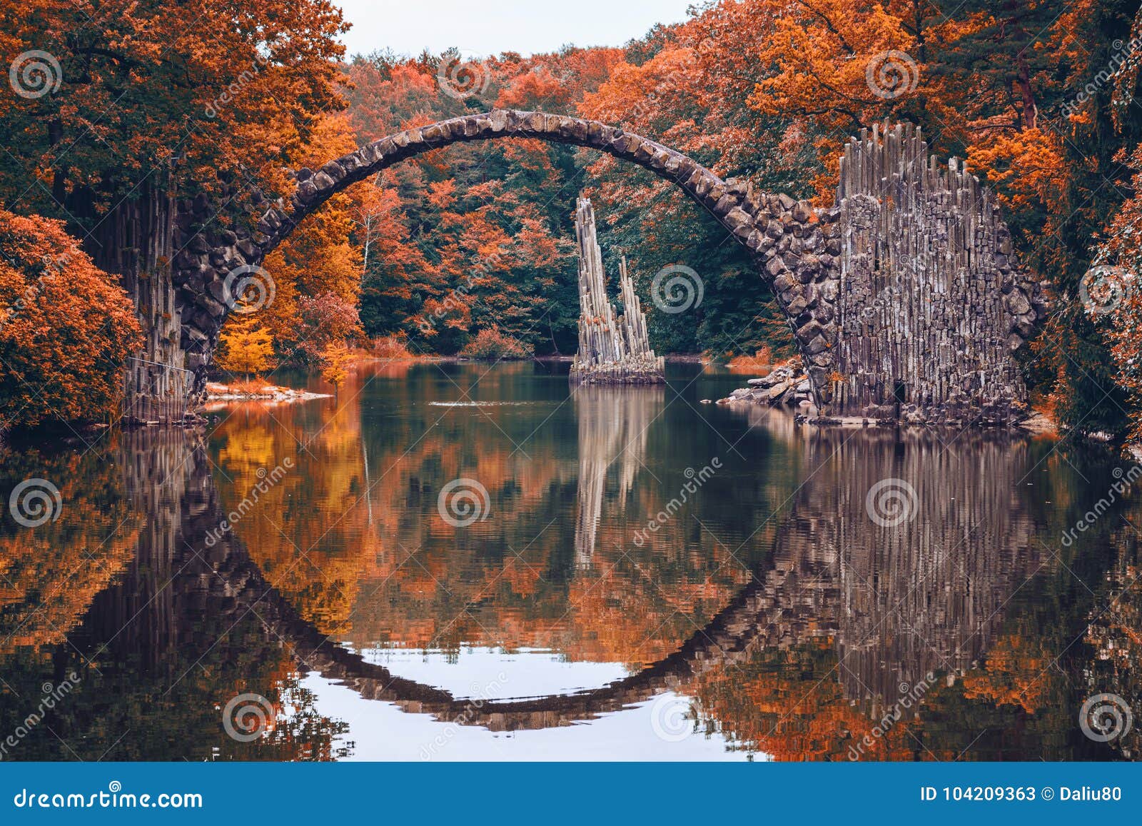  Rakotz Bridge (Rakotzbrucke, Devil S Bridge) in Kromlau, Saxony, Stock Motiv 