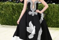 anne hathaway red carpet 2026