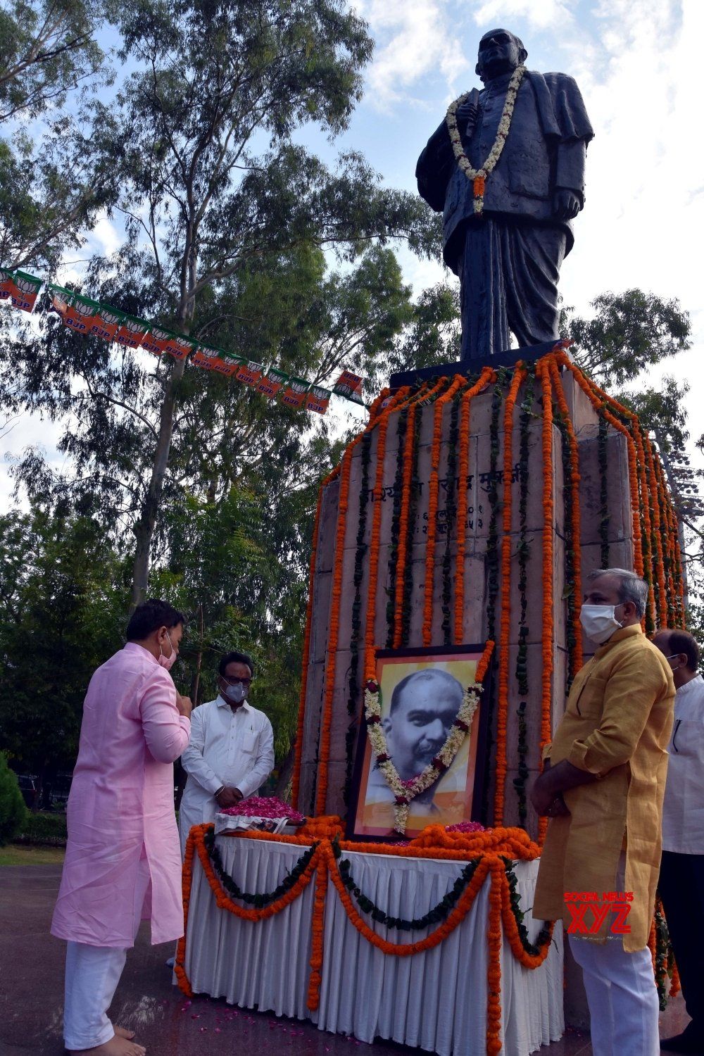 New Delhi: BJP leaders pay tributes to Shyama Prasad Mukherjee on his