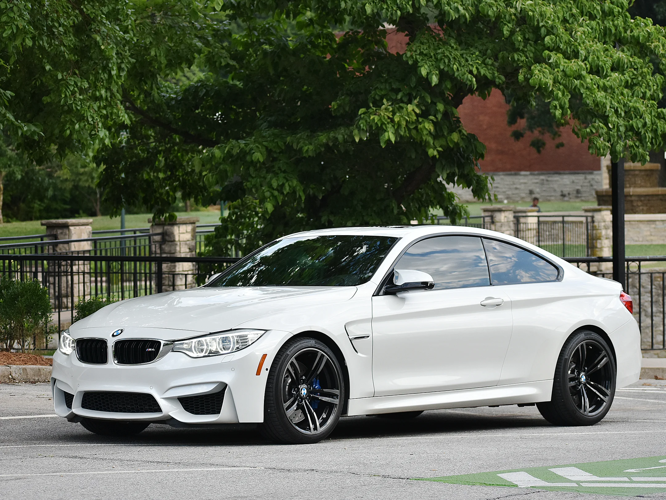 White Bmw M4 Coupe
