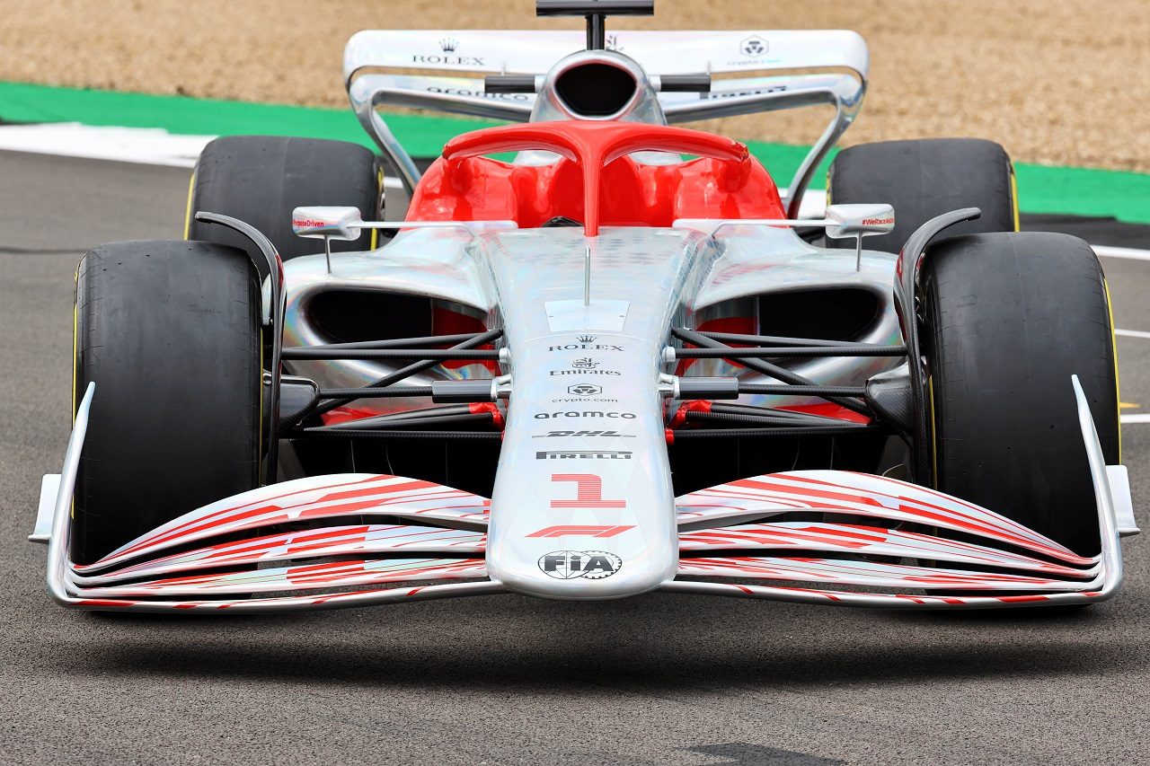 2022年導入の次世代F1マシンが初披露。バトル活性化が期待される革新的デザイン | F1 | autosport web