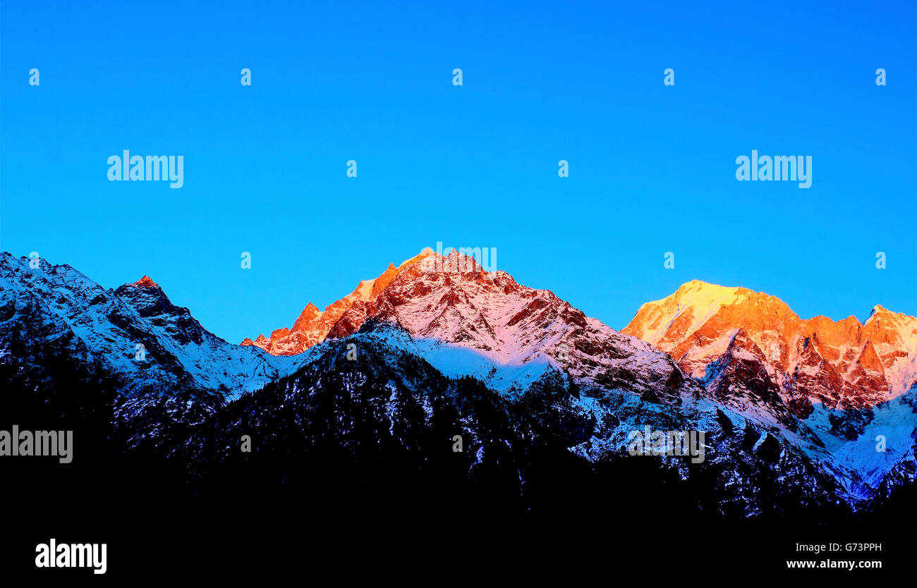  Kinnaur kailash hi-res stock photography and images - Alamy Illustration 