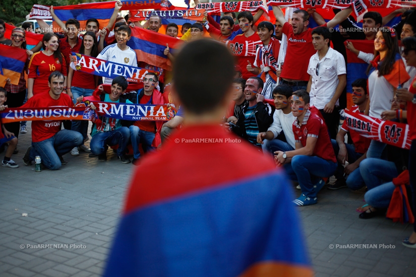  Football fans' march to Hrazdan Stadium before Armenia-Denmark match Motiv 