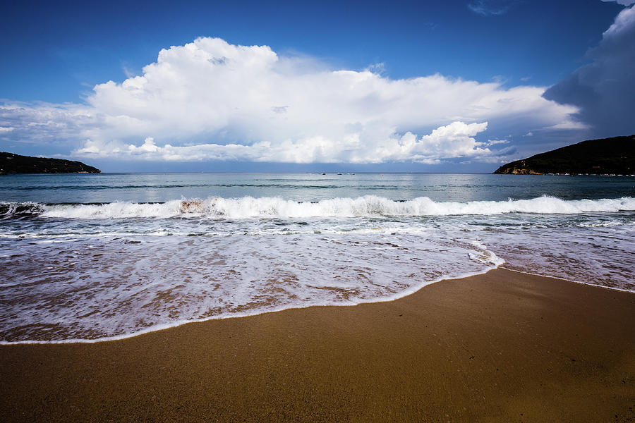  Seascape view from a sand beach Photograph by Marco Pastori - Fine Art Bildidee 