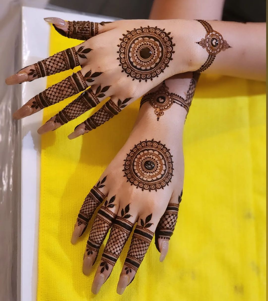  Foto zu Mandala & Gol Tikki Mehndi Designs - Special & Stylish Mehndi Designs 