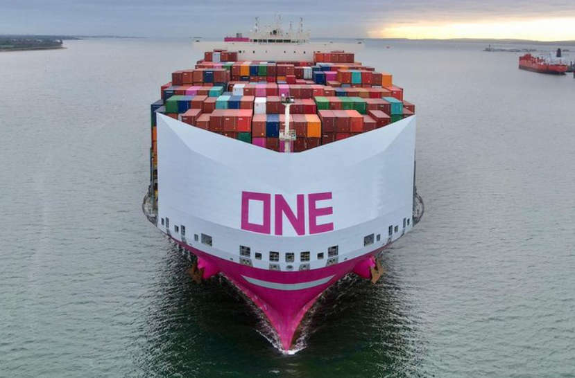  Foto zu ONE equips another mega container vessel with bow wind shield 