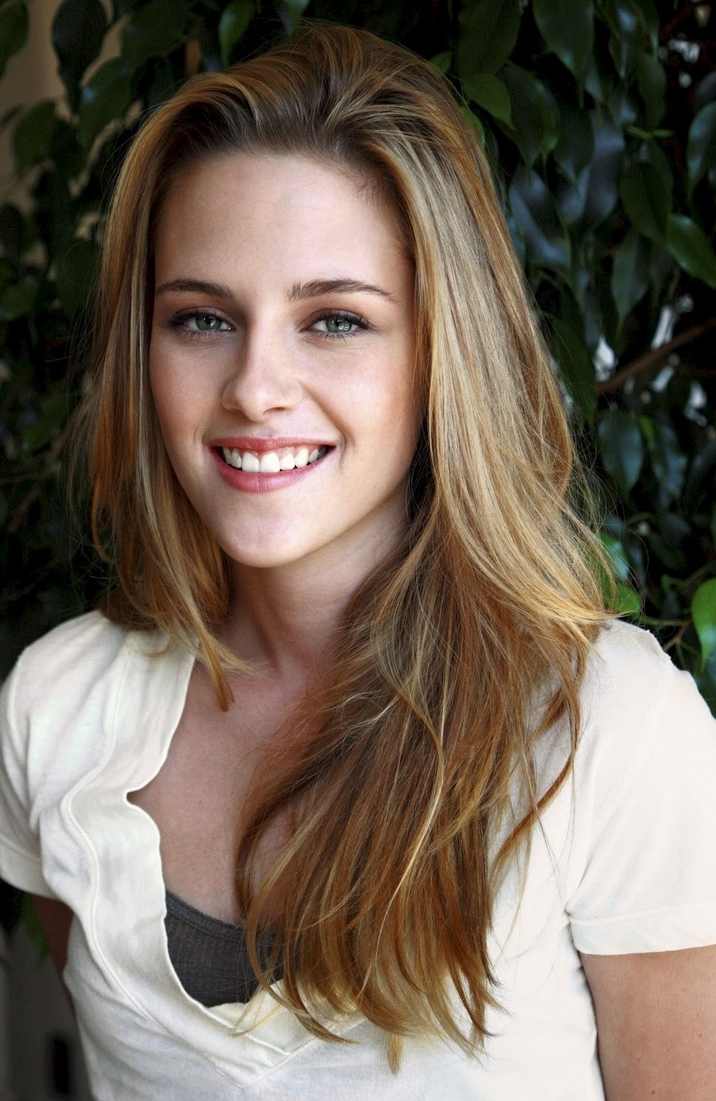 Biography | Discography | Pics | News |: Kristen Stewart Biography